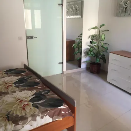 Апартаменты Cozy 1 Bedroom Very Close To The Seaside B1b *