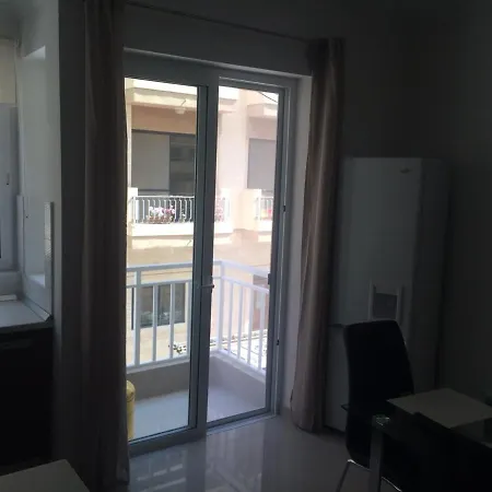 Cozy 1 Bedroom Very Close To The Seaside B1b セント・ポールズ・ベイ